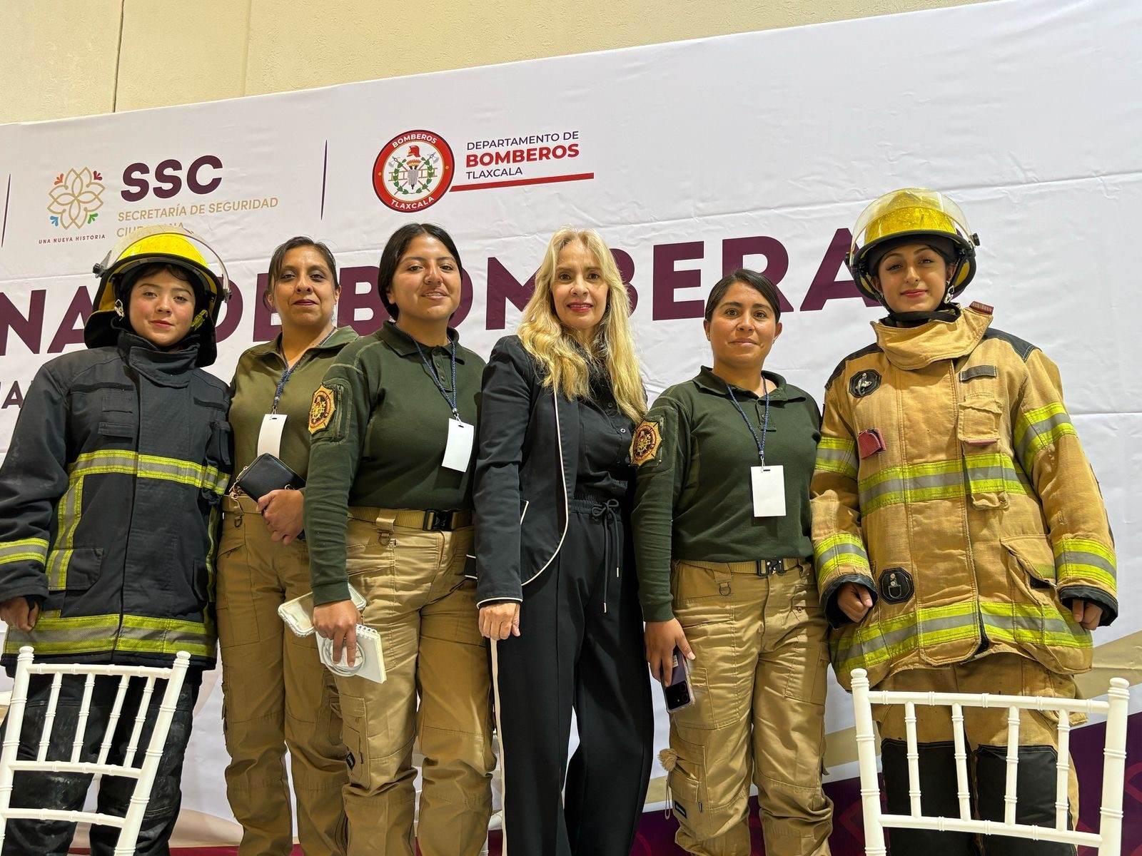 Messico Donna Vigili del Fuoco 4 ridimensionato.jpg