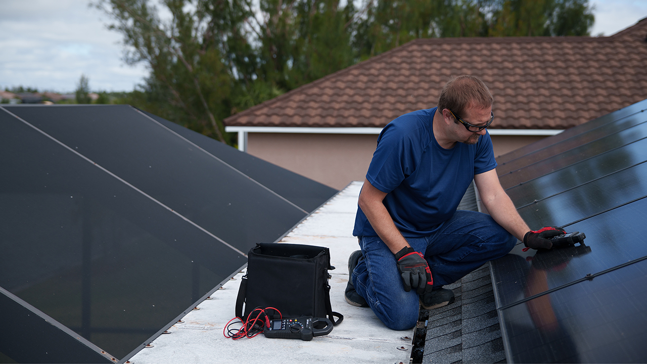 Risolvi i problemi più velocemente e migliora l'ispezione e l'installazione dei pannelli solari con i kit fotovoltaici FLIR